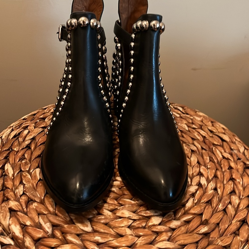 Jeffrey Campbell Rylance Studded Ankle Boots Womens Sz 7.5 Blk Leather Moto Chic